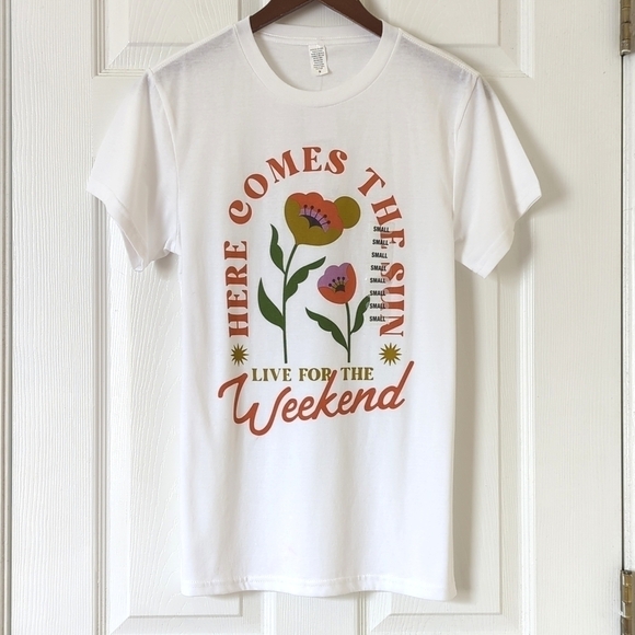 Tops - Here Comes The Sun Floral Graphic Casual Short Sleeve Crewneck T-shirt White S